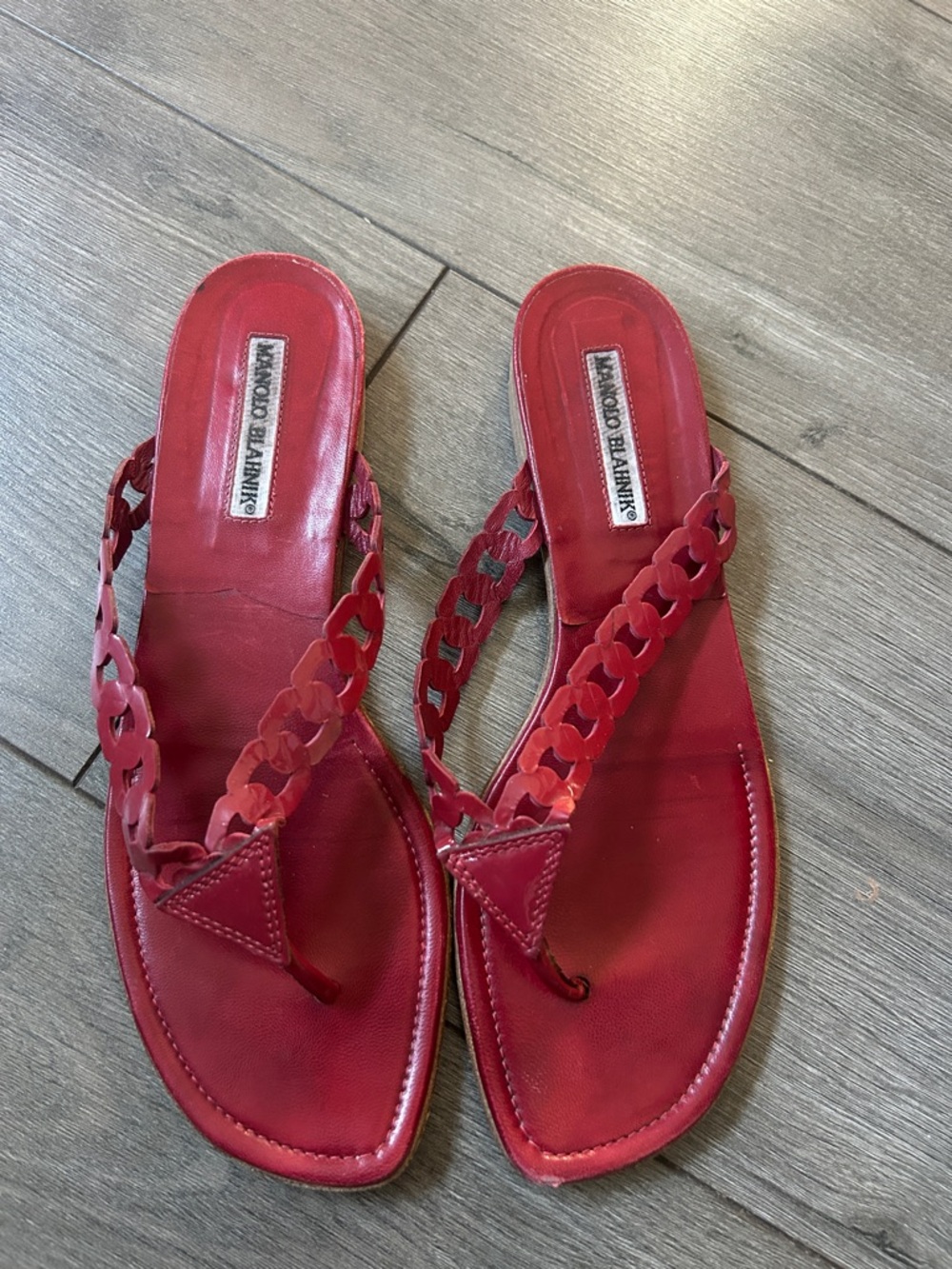 Manolo Blahnik Red Patent Leather Chain Link Thong Sandals Size 39 Made in Italy